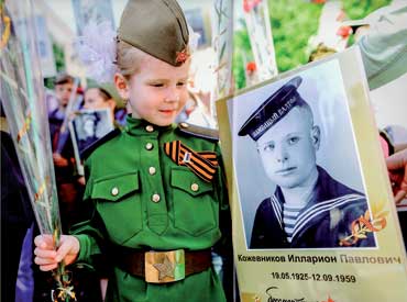 Память о героическом  подвиге передается  из поколения в поколение