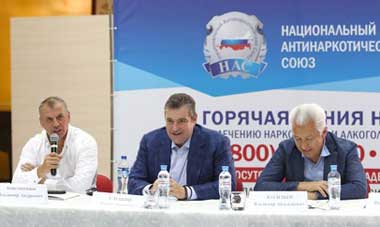 Владимир Константинов поблагодарил организаторов лагеря за выбранную крымскую площадку